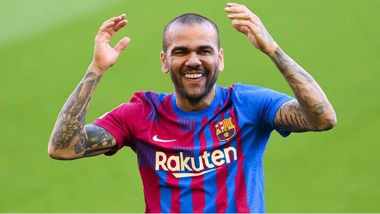 Dani Alves set to buy Portuguese club and play for his own team - Ảnh 1