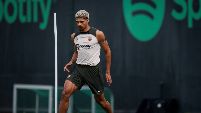 Barcelona vice-captain Ronald Araujo returns after solving mental health issues - Ảnh 2
