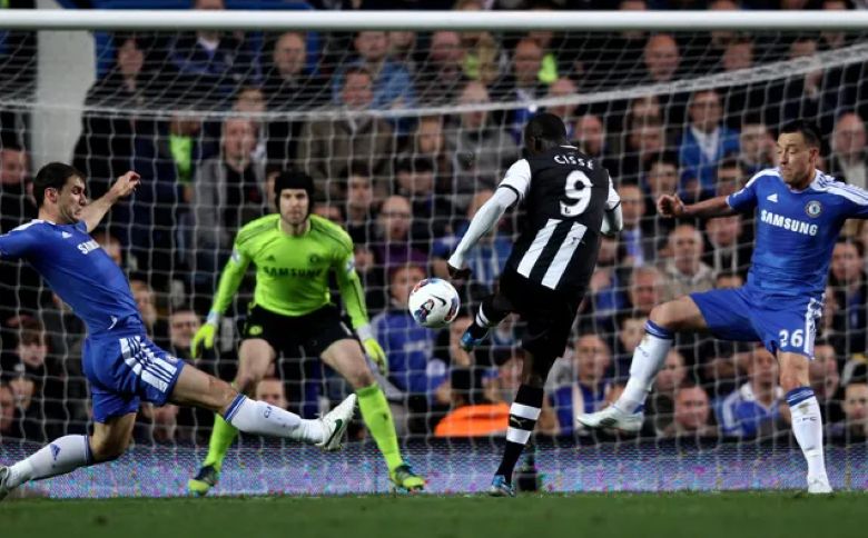 5 best half volley goals in Premier League history: Gerrard&rsquo;s thunderbolt, Cisse&rsquo;s rainbow at Stamford Bridge  - Ảnh 3