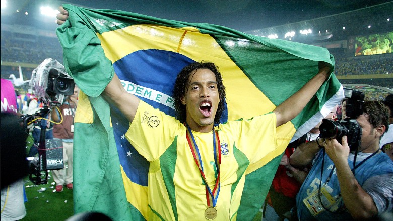 Top 5 best Brazilian left winger of all time: Neymar challenges Ronaldinho, is Vinicius worth it? - Ảnh 3