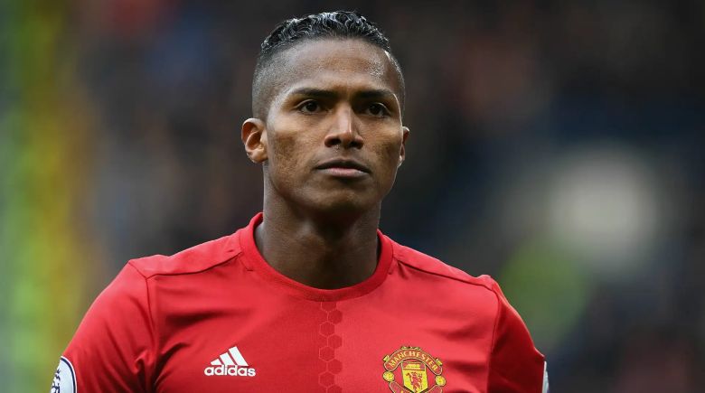 10 players who changed positions: Wenger rescued Henry, how Ferguson transformed Ronaldo - Ảnh 2