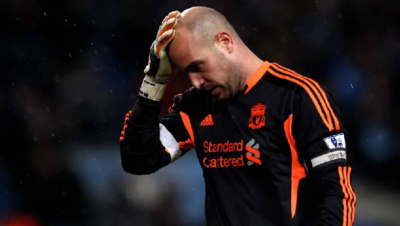 5 goalkeepers with the most red cards: 2 German 'madmen', a brutal Premier League figure - Ảnh 1