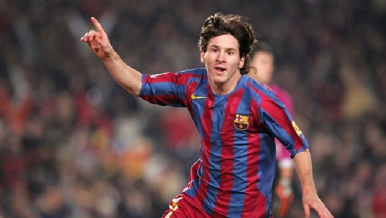 Is Messi a striker or midfielder?  - Ảnh 1