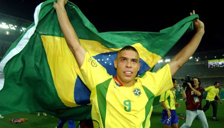 Brazil all time XI: 2 Pele included, does Neymar deserve a place? - Ảnh 4