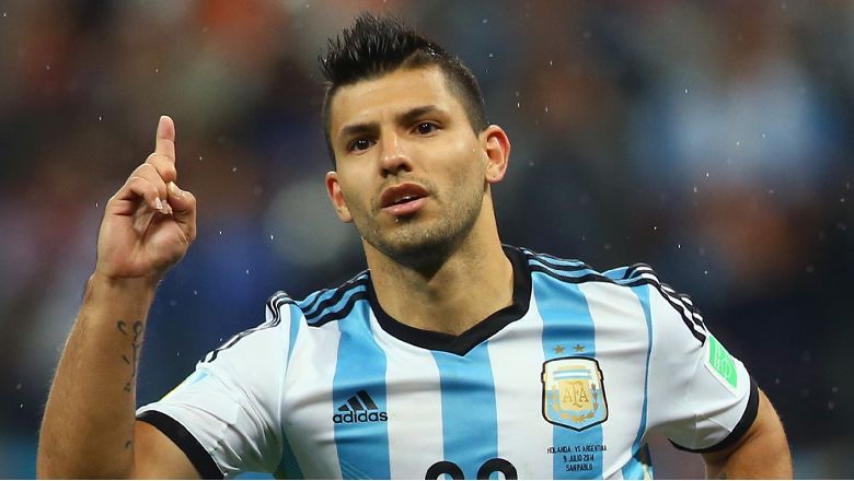10 most famous Argentina football players ever: Messi carries on Maradona&rsquo;s legacy - Ảnh 1