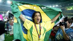 Top 5 best Brazilian left winger of all time: Neymar challenges Ronaldinho, is Vinicius worth it?